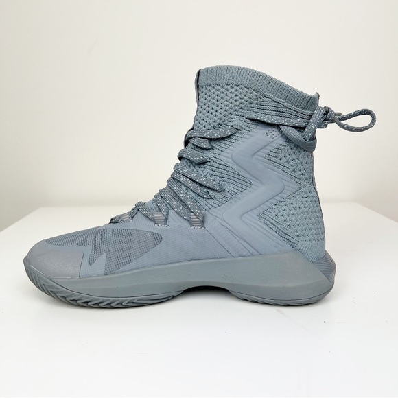 Under Armour Women's Highlight Ace 2.0 Volleyball Shoe Size 6.5 - Picture 8 of 9